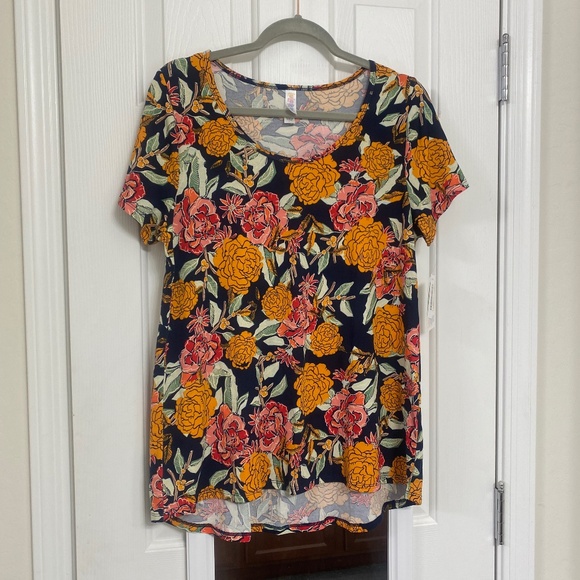 LulaRoe Classic T Shirt - Picture 1 of 5
